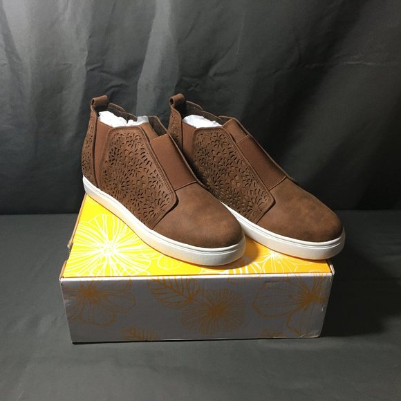 yellow box casual shoes